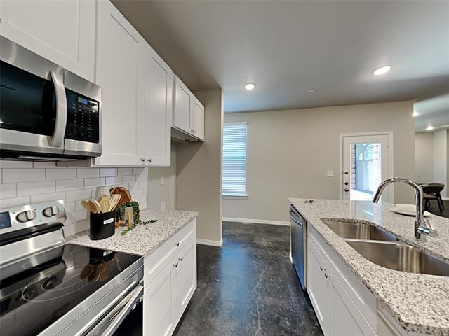 Building Photo - 520 Willow Crossing E