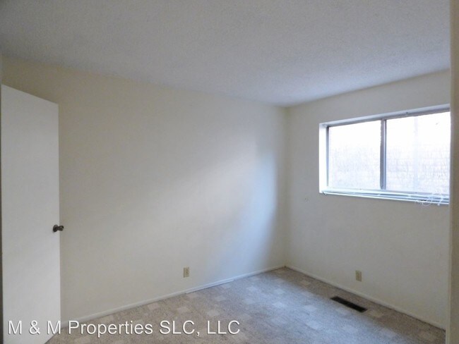 Building Photo - 1495 200 E