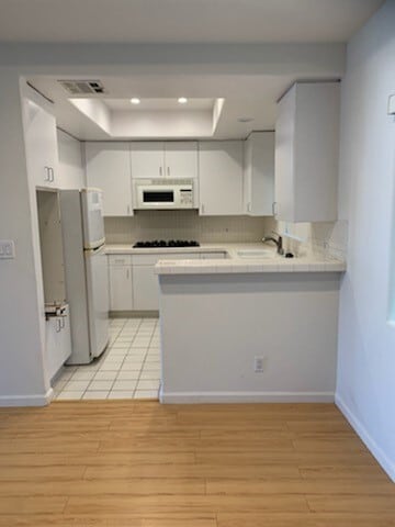 Building Photo - 14859 Moorpark St