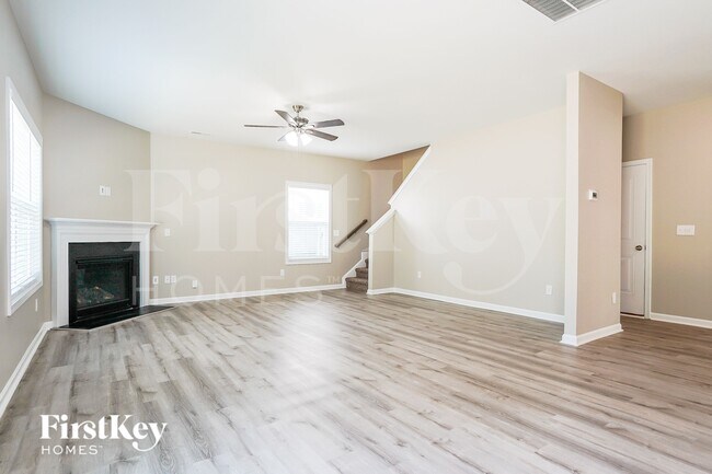 Foto del edificio - 102 Sherrill Pl Ln