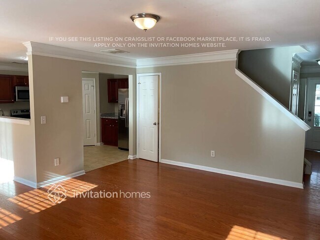 Foto del edificio - 2440 Sheldon Pl