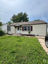 Building Photo - 707 N Spruce St