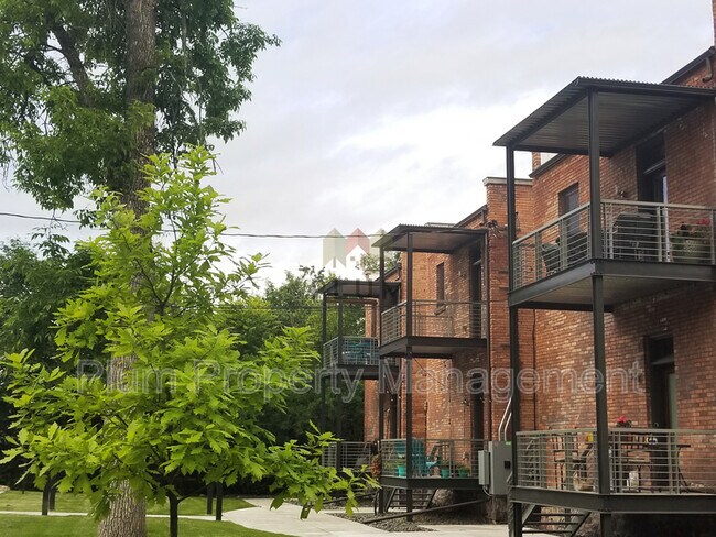 Foto del edificio - 135 S 5th St E