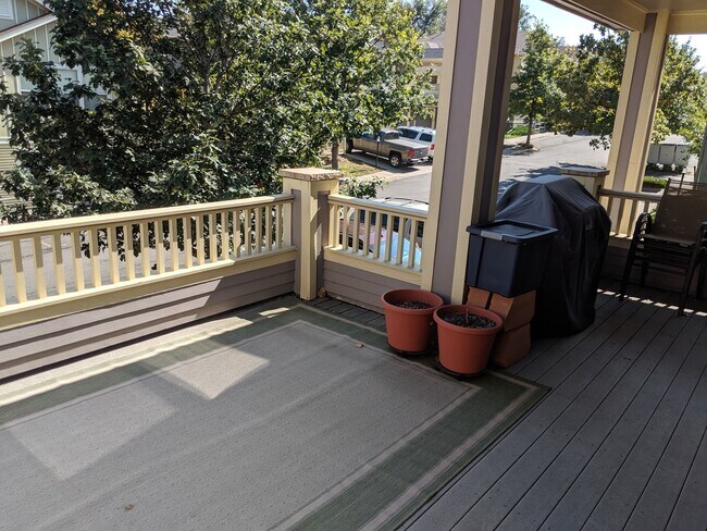 Building Photo - Stunning Sloan's Lake Condo - Just Steps A...