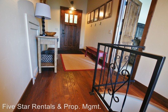Building Photo - 2774 Rest Haven Dr