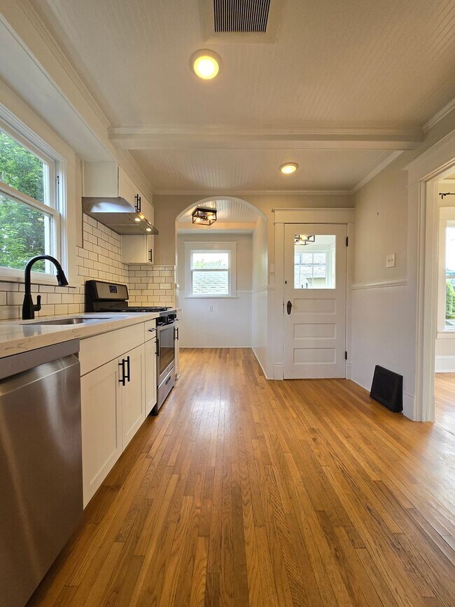Building Photo - 3Bd/2Ba Everett Home