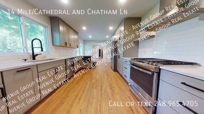 Foto del edificio - 7381 Cathedral Dr