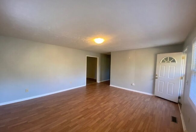 Foto del edificio - 428 Fairgrounds Rd