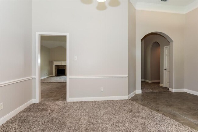 Building Photo - 13626 Summer Hill Dr