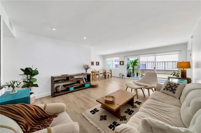 Foto del edificio - 7259 Hillside Ave