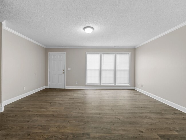 Building Photo - Freshly Renovated 2 BR, 2.5 BA Townhome Ce...