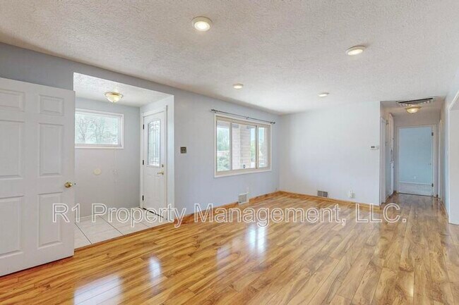Building Photo - 5609 Alta Monte Avenue Northeast