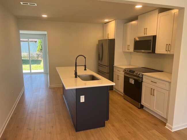 Foto del edificio - 14 Yawmeter Dr