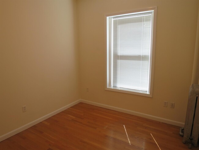 Building Photo - 64 Vinal Ave