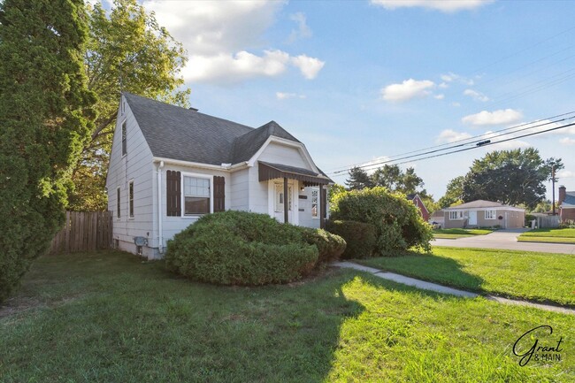 Building Photo - $1250 Eastpointe bungalow