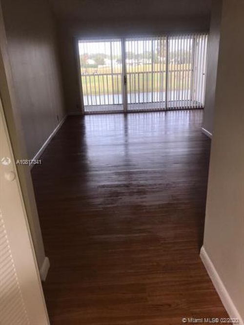 Building Photo - 1402 The Pointe Dr