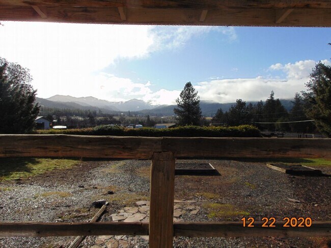 Building Photo - Ruch area 3-bedroom 2-bath home on acreage