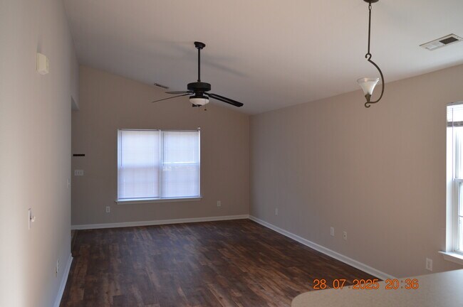 Foto del edificio - 869 Silvercrest Dr