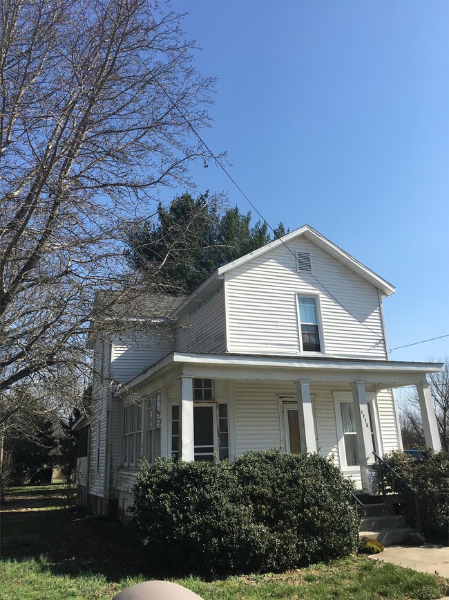 Building Photo - 1772 Hill St