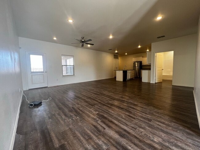 Building Photo - AUGUST PRE-LEASE! Spacious Townhome