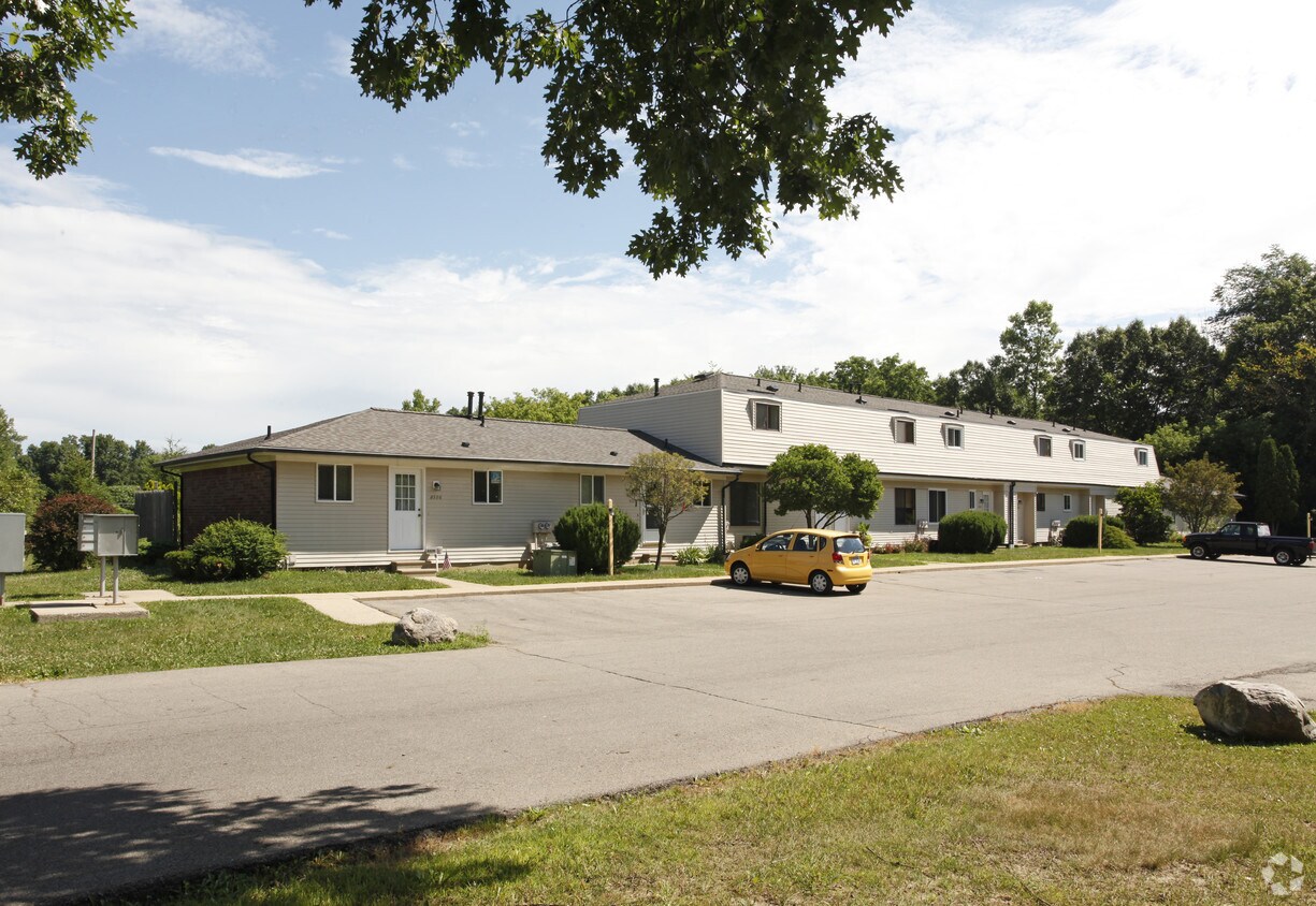Westbrook Townhomes Apartments in Jackson, MI