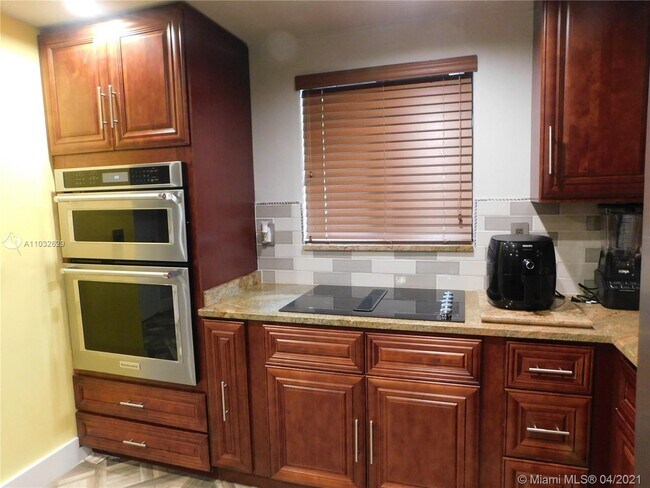 Foto del edificio - 20601 NW 15th Ave