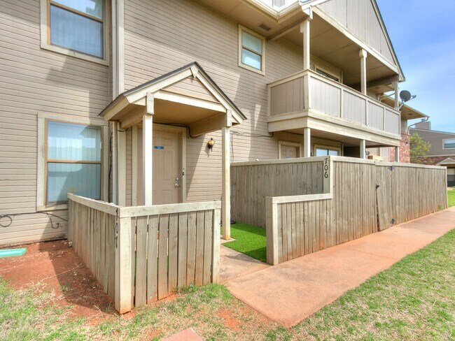 Building Photo - Urban Comfort in the Heart of OKC - 2 Bed ...