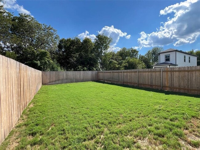 Building Photo - 60 Trinity Cir