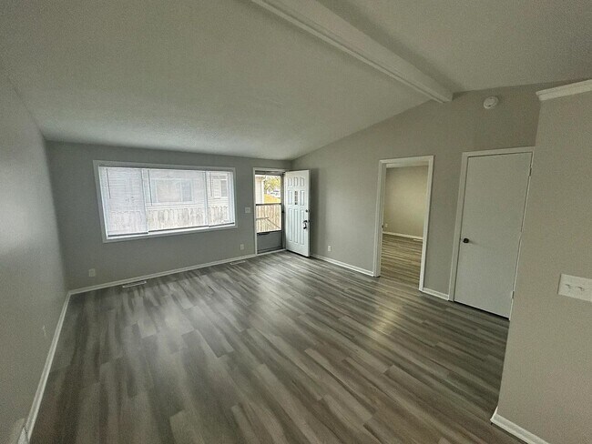 Foto del edificio - Updated 3 Bed / 2 Bath Home – Council Bluffs – $1,495/mo