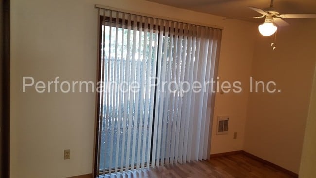 Foto del edificio - 19230 SE River Rd