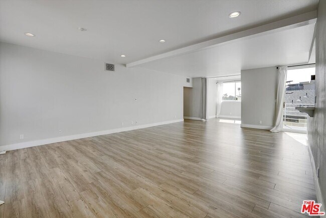 Building Photo - 842 11th St