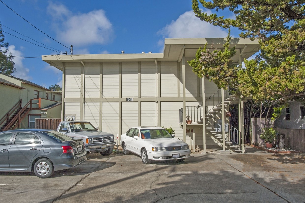 Building Photo - 1025 3rd St
