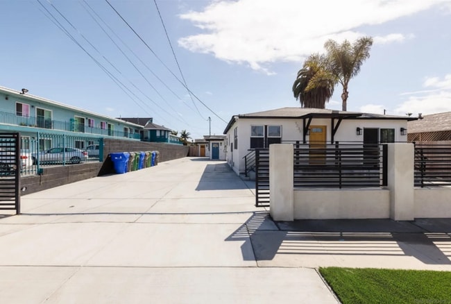 Building Photo - 1231 Center Ave