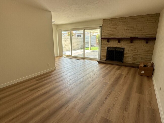 Foto del edificio - Updated 3 bedroom - 2 bathrooms house read...