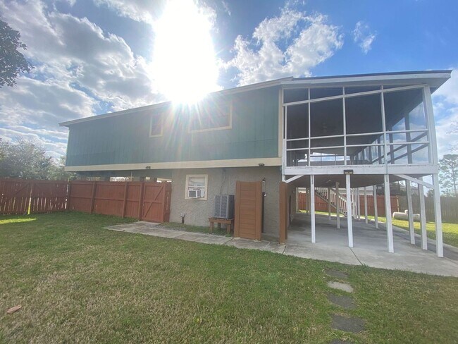 Building Photo - Expansive, Custom Home on East Bay!