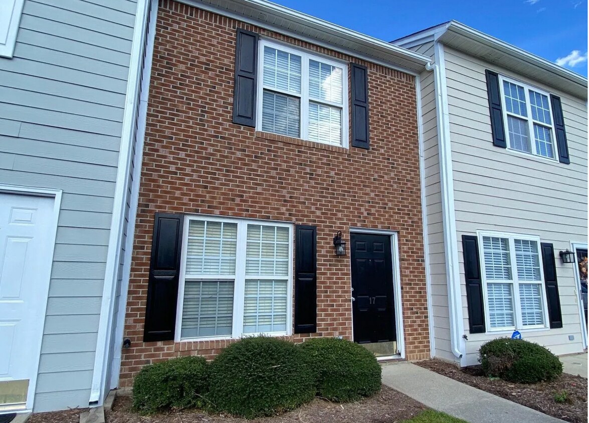 Primary Photo - 17 Cheltenham Dr