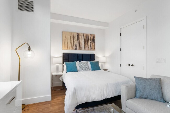 Foto del edificio - 2230 Cropsey Ave