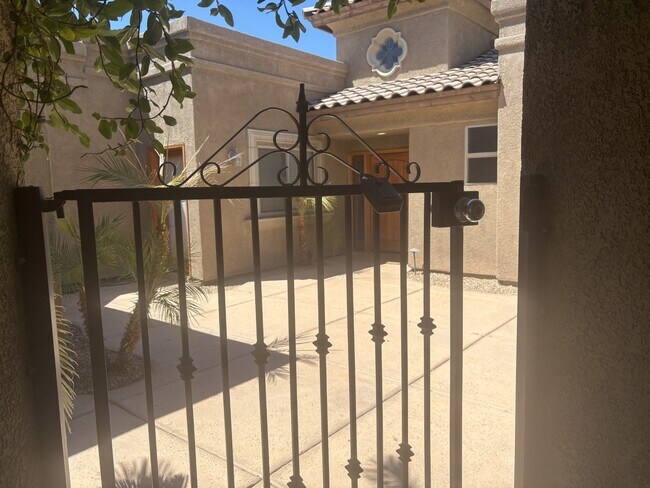 Building Photo - 4568 La Quinta Ln