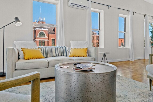 Foto del edificio - 208 N College Ave