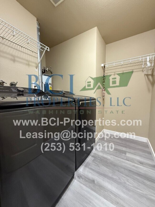 Foto del edificio - Beautiful 2 bedroom condo near JBLM/ Point...