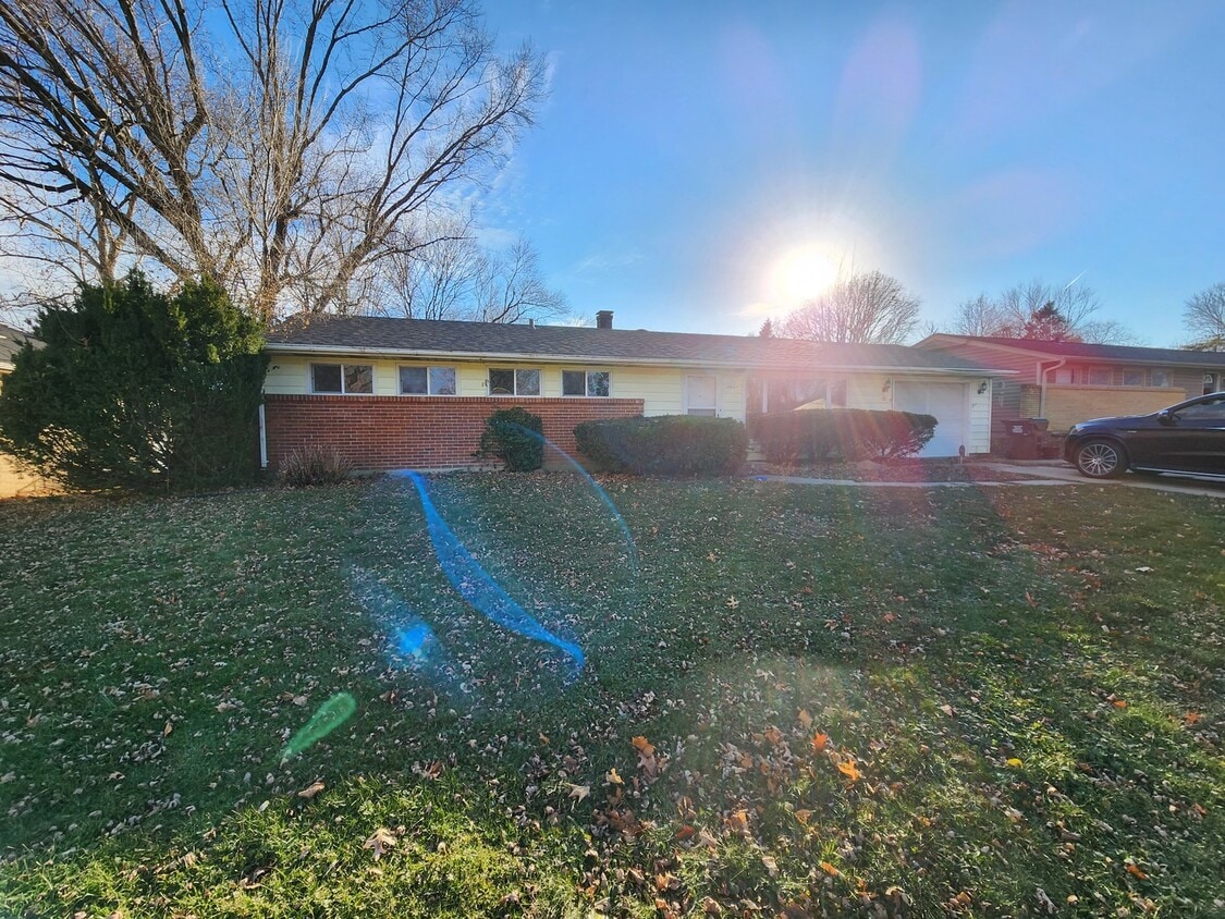 4807 Highcrest Rd, Rockford, IL 61107 House Rental in Rockford, IL