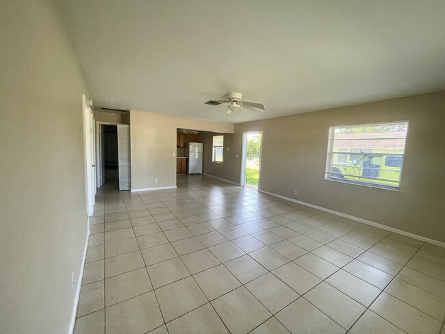 Building Photo - 1570 E Breezy Ln