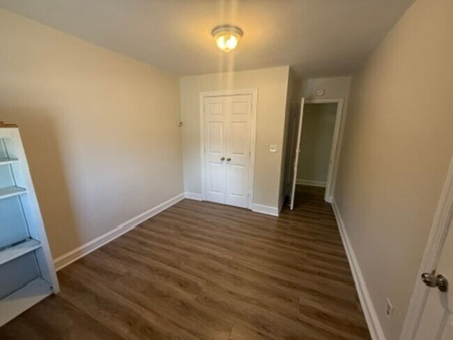 Foto del edificio - 400 N Springfield Rd