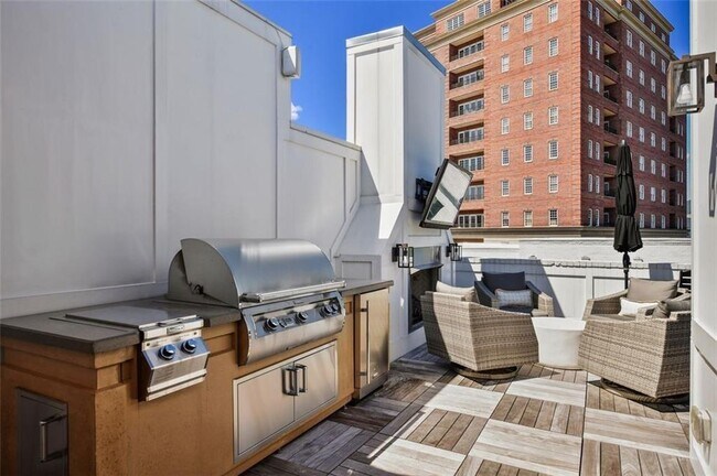 Foto del edificio - 3667 Peachtree Rd NE