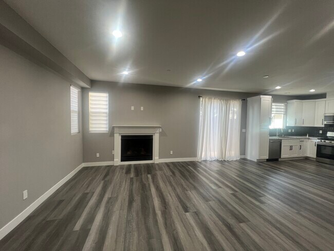 Foto del edificio - 17639 W Vuong Pl