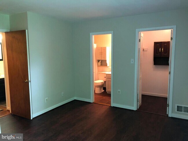 Foto del edificio - 142 Woodland Dr