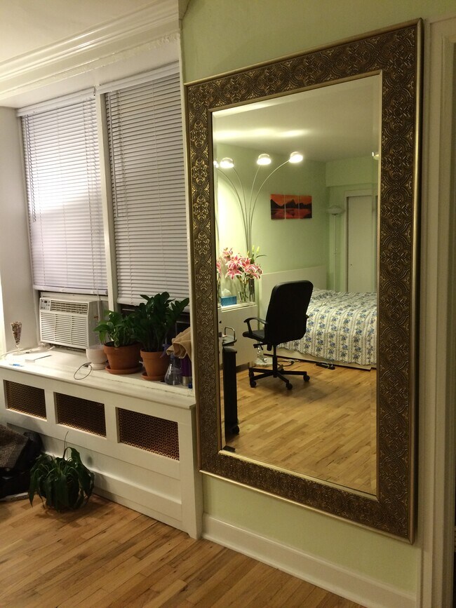 Área de estar principal - 1420 York Ave