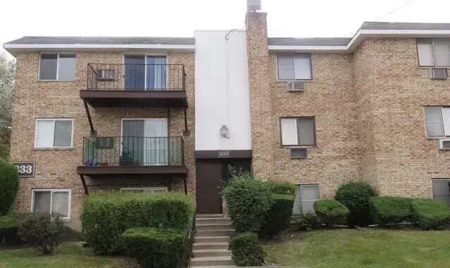 Building Photo - 833 W College Blvd