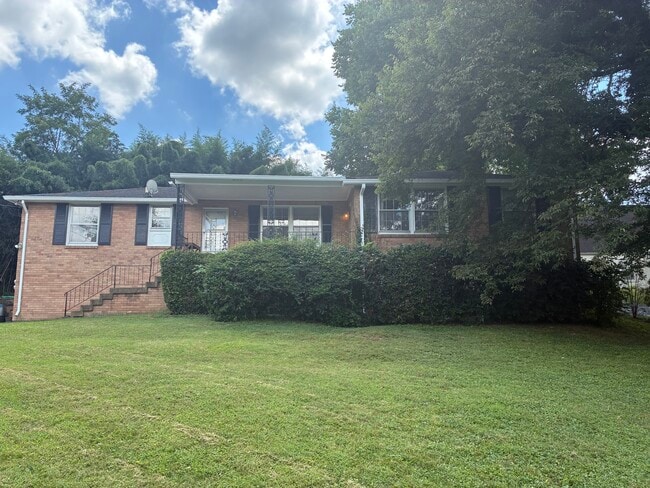 Building Photo - 804 Crescent Hill Rd