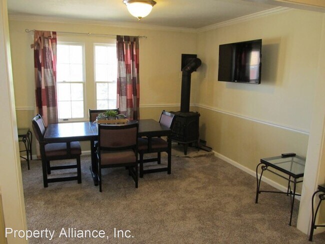 Building Photo - 2 br, 2 bath House - 1150 Empire Avenue #42